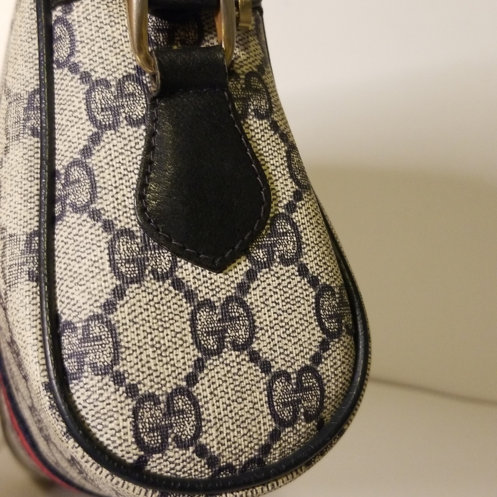 Authentic Vintage Gucci Bag - Picture 8 of 17